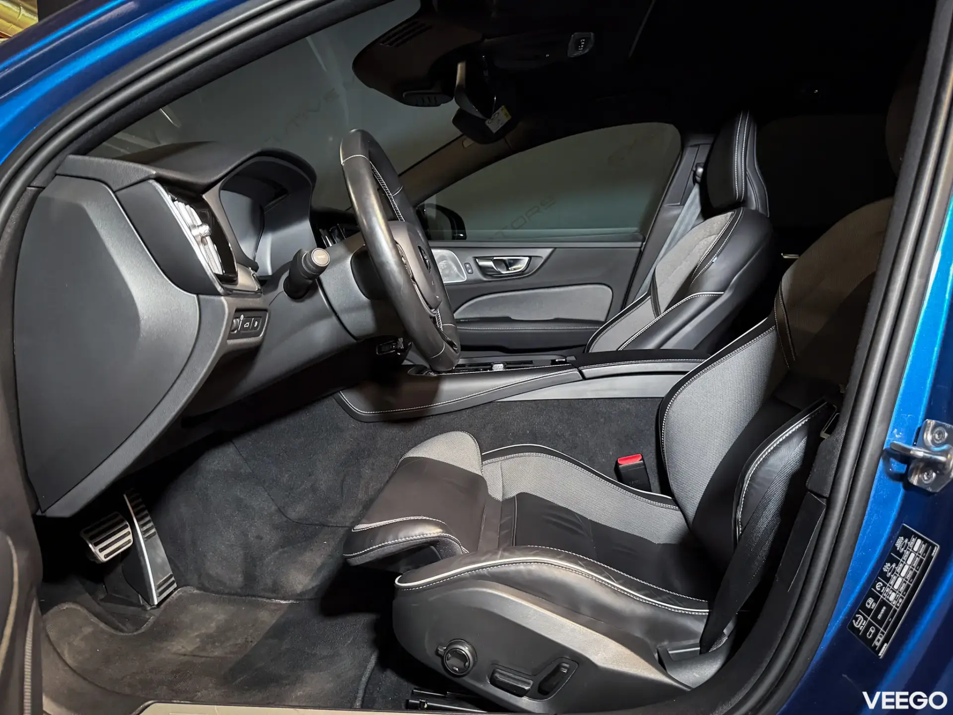 Volvo V60 T6 AWD R-Design PLUG-IN H 2.0 186kW