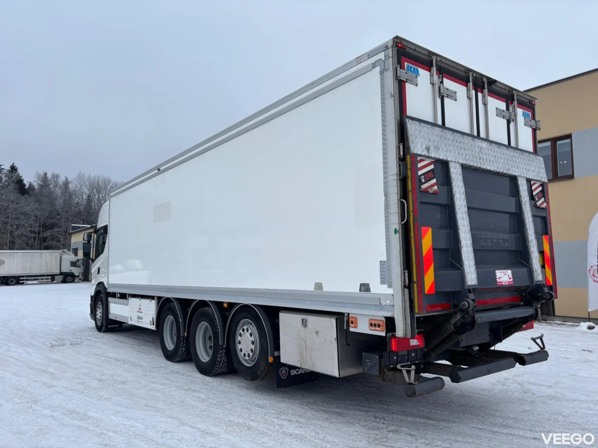 Scania G410 8X4*4 EURO6 + MITSUBISHI TU100SA 302kW