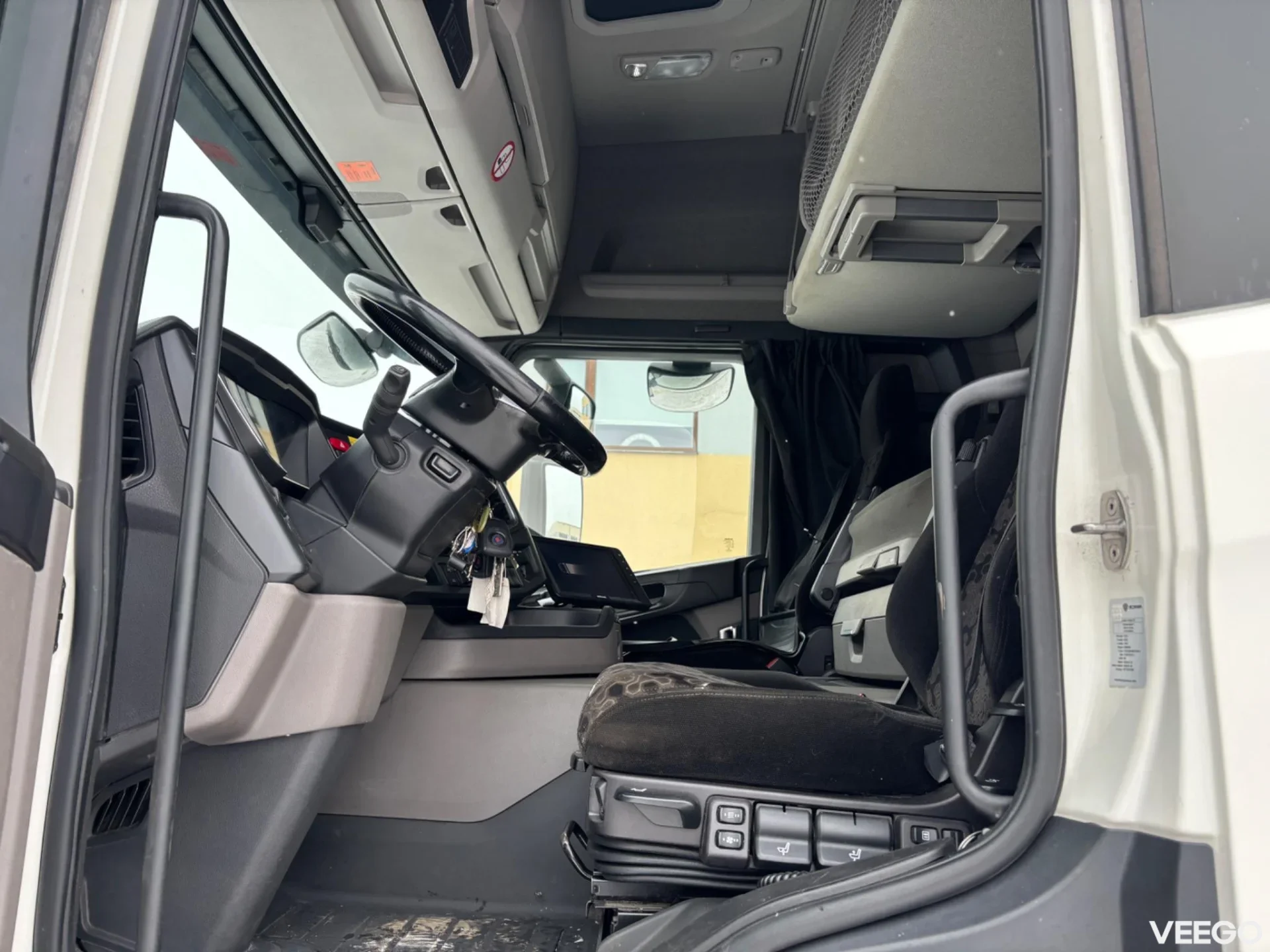 Scania G410 8X4*4 EURO6 + MITSUBISHI TU100SA 302kW