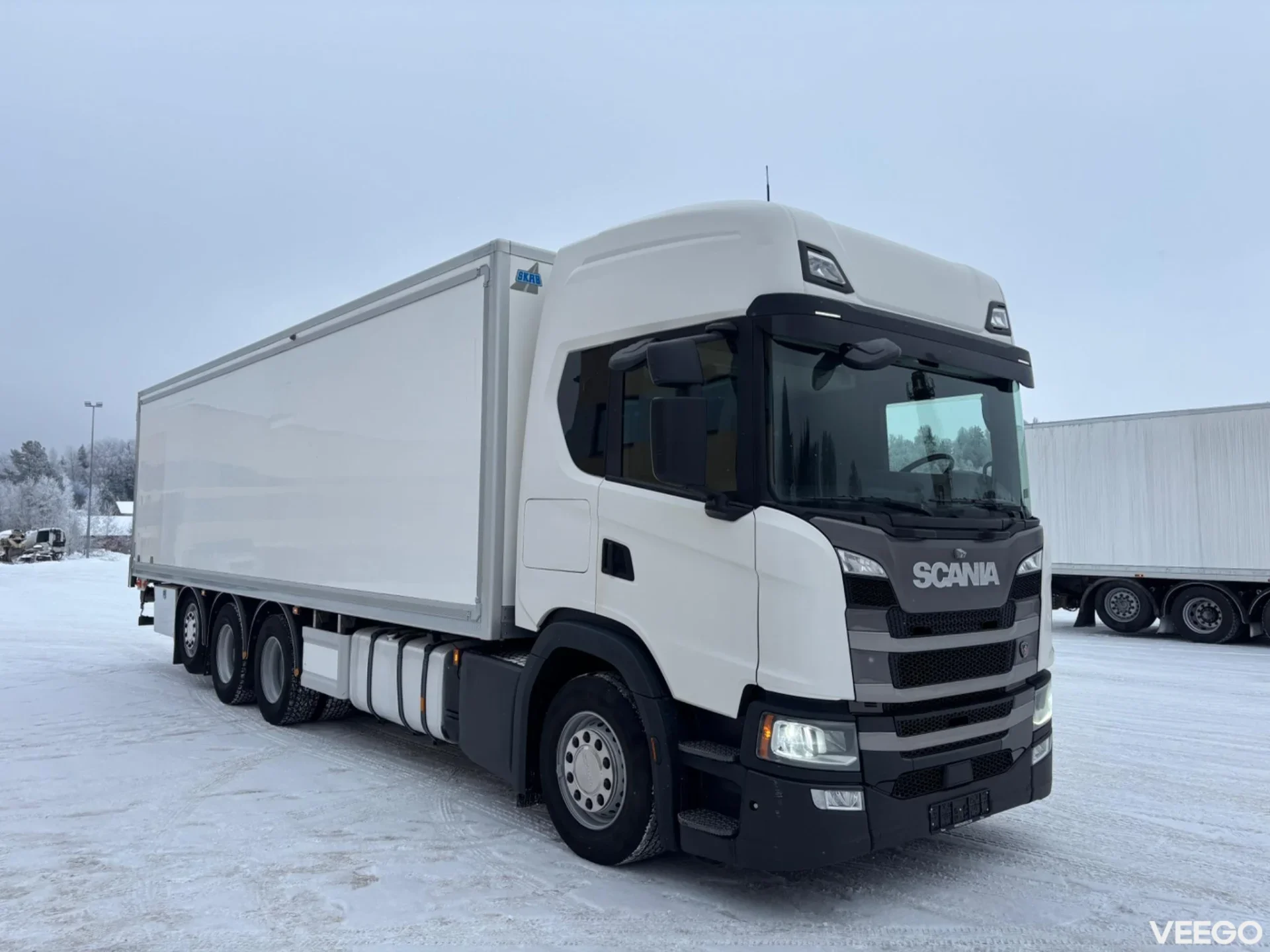 Scania G410 8X4*4 EURO6 + MITSUBISHI TU100SA 302kW