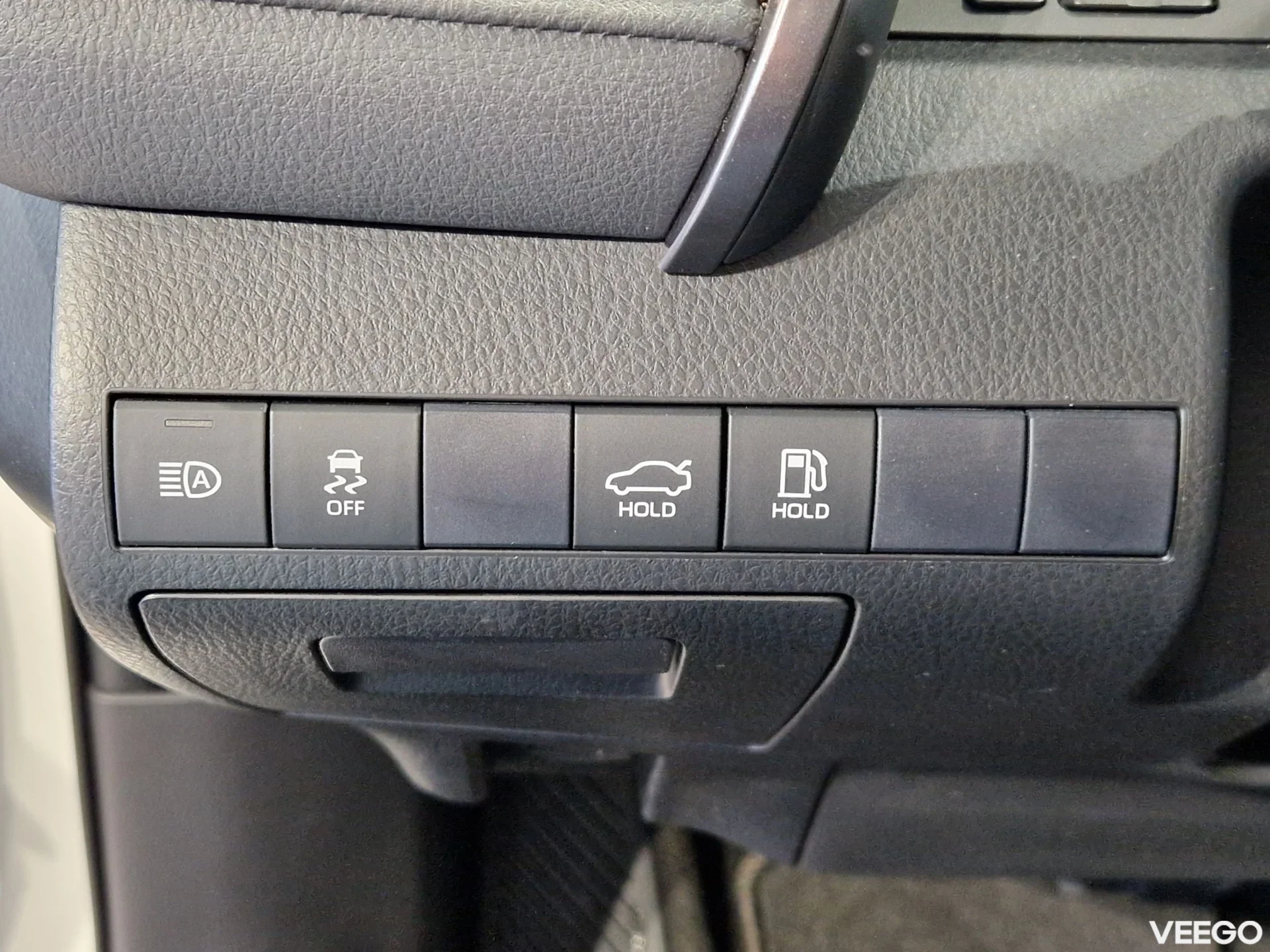 Toyota Camry Luxury Business 2.5 131kW