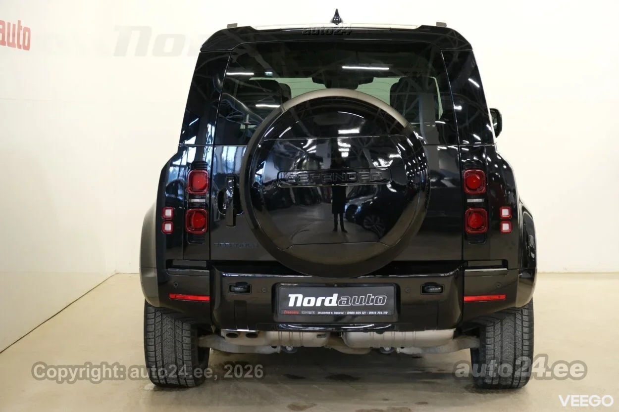 Land Rover Defender Ultimate Black 3 147kW