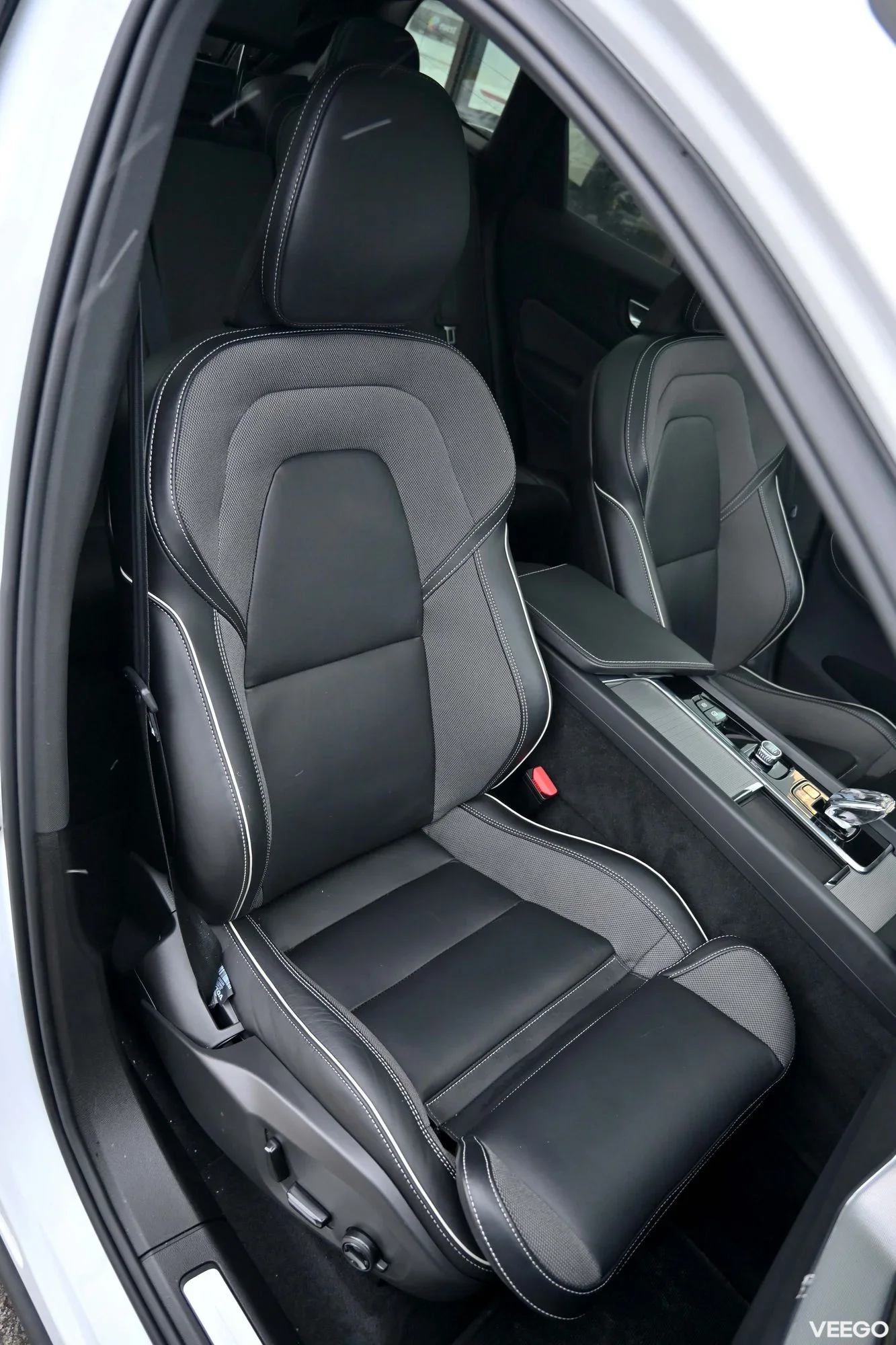 Volvo XC60 AWD T6 ULTRA DARK XENIUM INTELLI SAFE 2 293kW