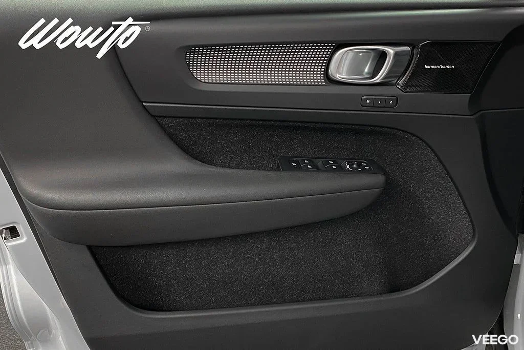 Volvo XC40 Recharge T5 262HK R-Design /Pano /H/K/4.95% 193kW