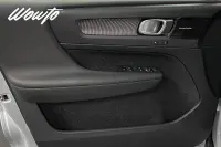 Volvo XC40 Recharge T5 262HK R-Design /Pano /H/K/4.95% 193kW thumbnail