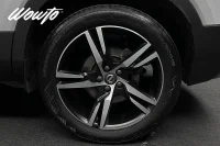 Volvo XC40 Recharge T5 262HK R-Design /Pano /H/K/4.95% 193kW thumbnail