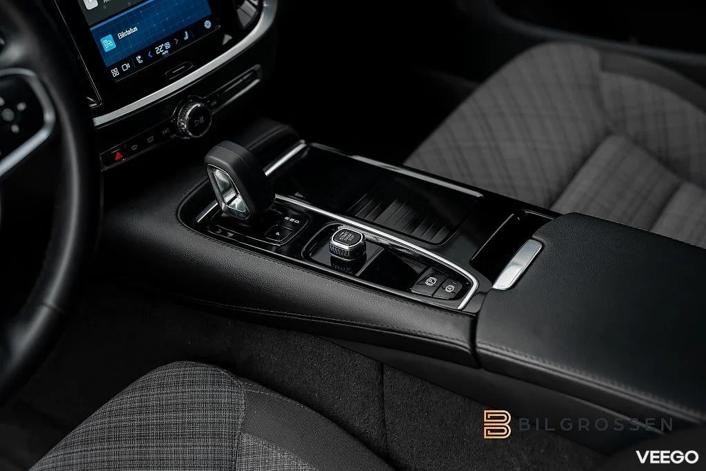 Volvo V60 Recharge T6 AWD 350hk Core Edition P-värmare 257kW