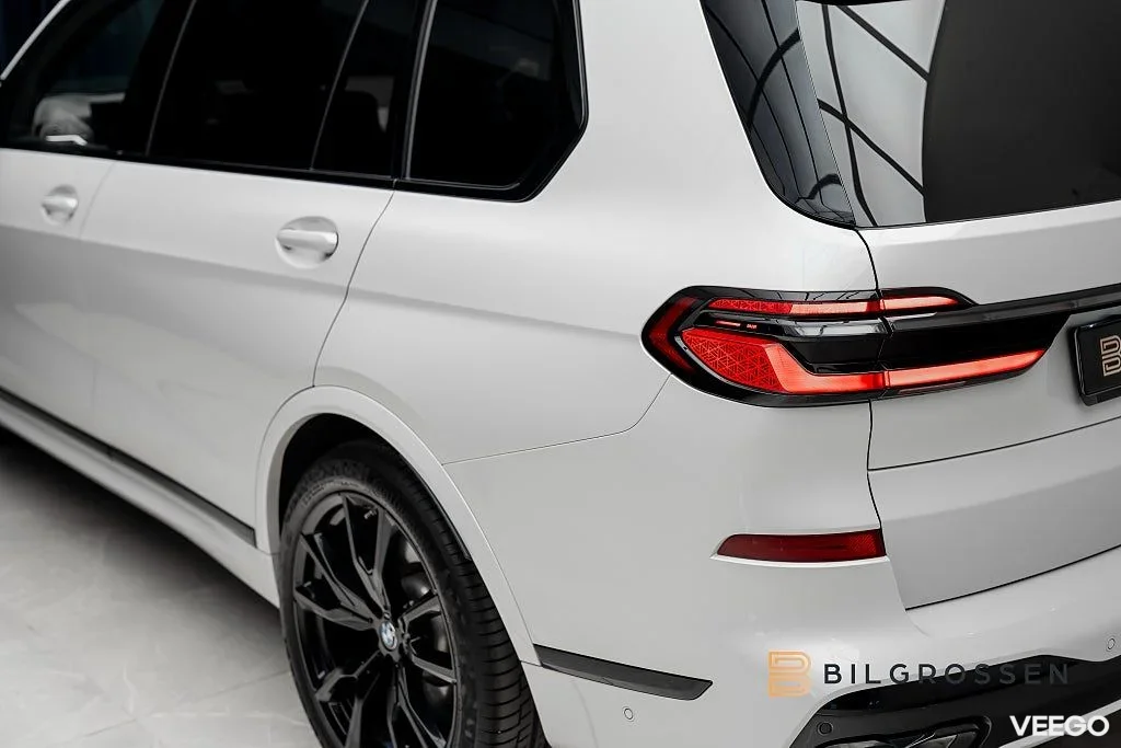BMW X7 M60i xDrive M Sport Pro Exklusiv 3.99% Sky Lounge B&W MOMS 390kW