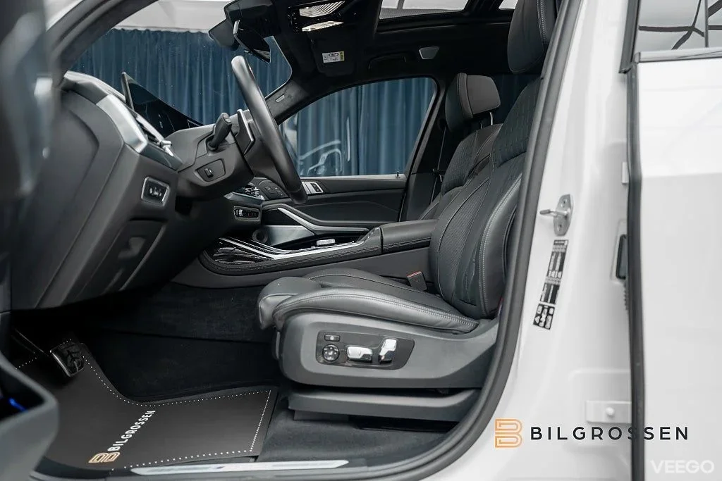 BMW X7 M60i xDrive M Sport Pro Exklusiv 3.99% Sky Lounge B&W MOMS 390kW