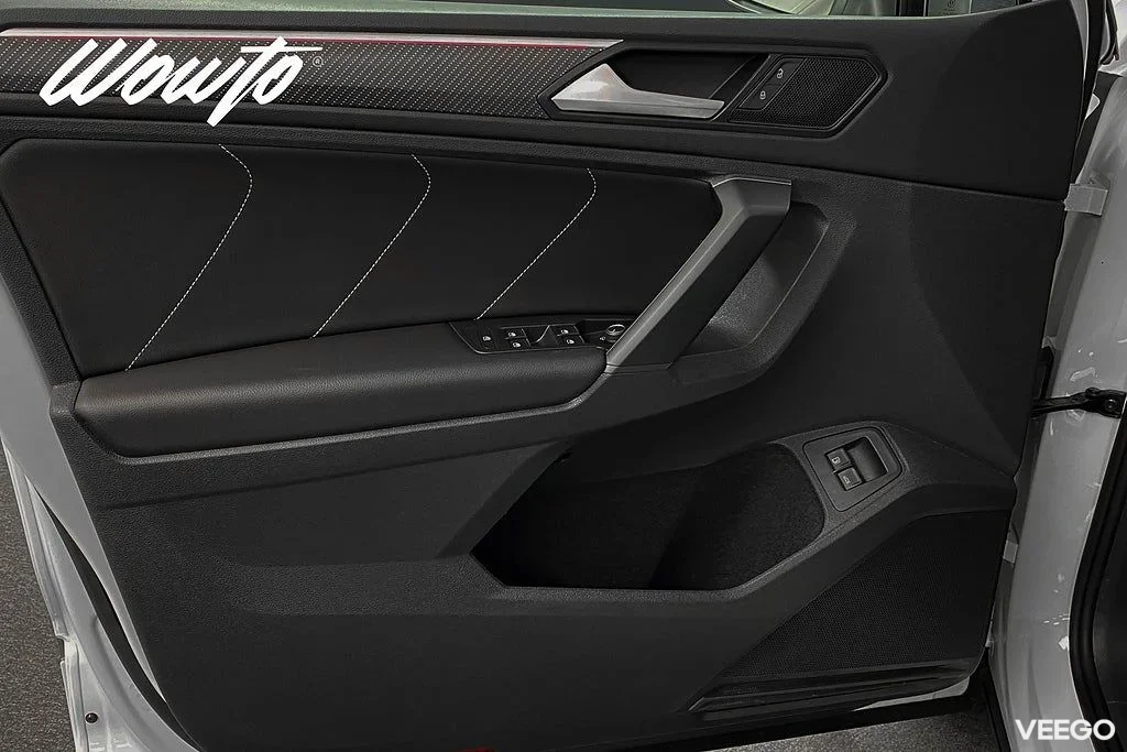 Volkswagen Tiguan eHybrid DSG 245HK R-Line /Pano /Cockpit/4.95% 180kW