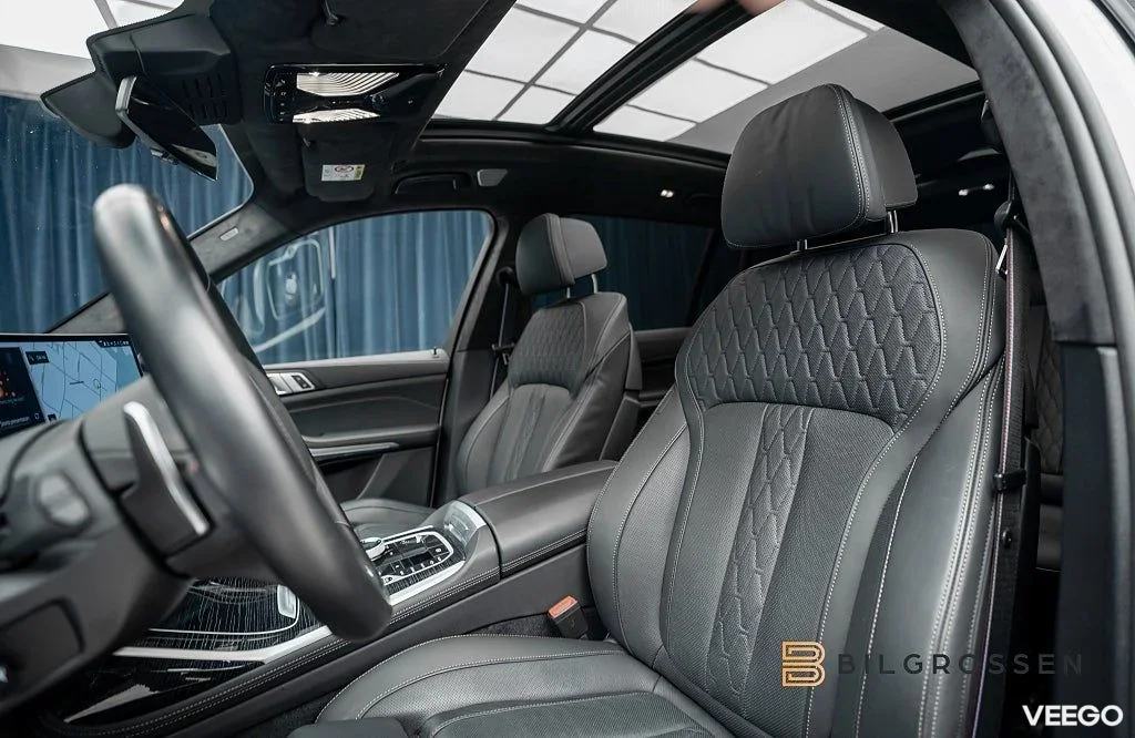 BMW X7 M60i xDrive M Sport Pro Exklusiv 3.99% Sky Lounge B&W MOMS 390kW