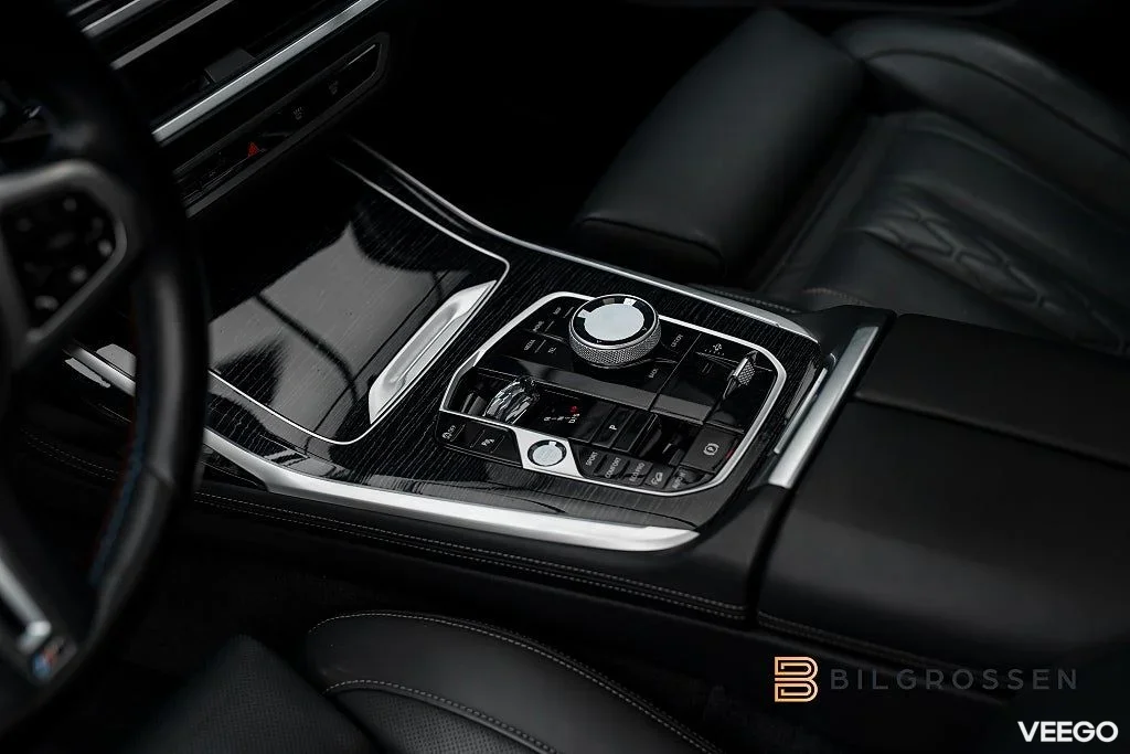 BMW X7 M60i xDrive M Sport Pro Exklusiv 3.99% Sky Lounge B&W MOMS 390kW