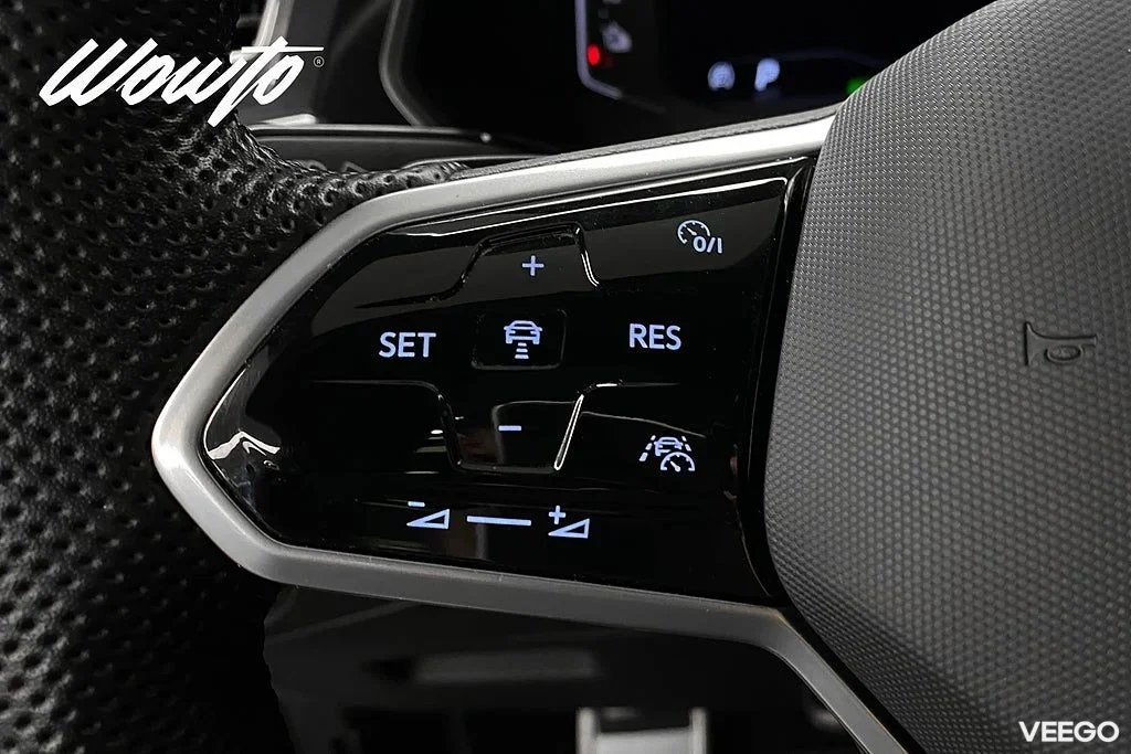 Volkswagen Tiguan eHybrid DSG 245HK R-Line /Pano /Cockpit/4.95% 180kW