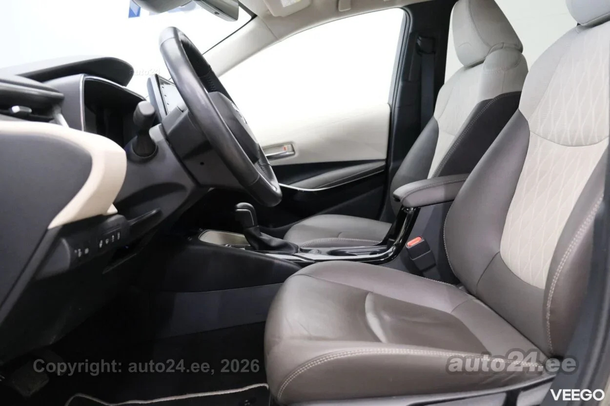 Toyota Corolla Luxury Hybrid 1.8 72kW