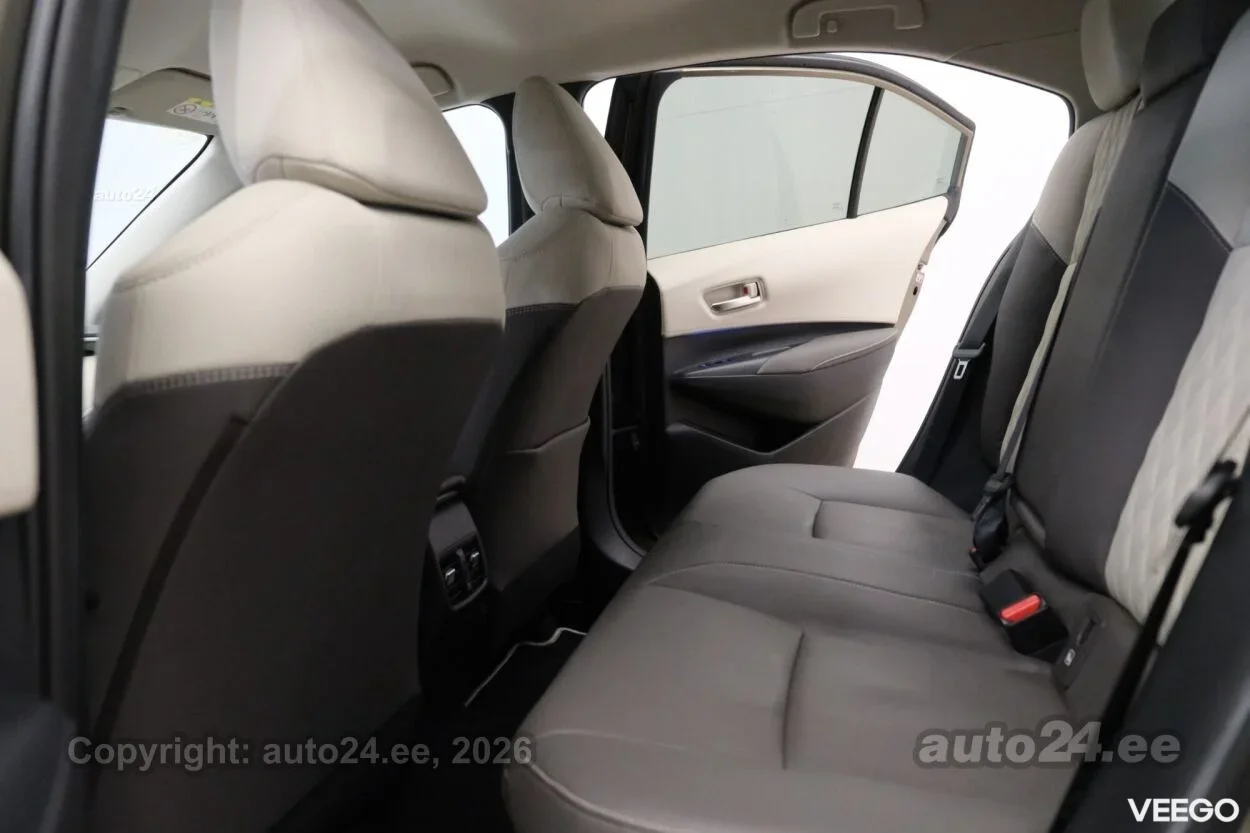 Toyota Corolla Luxury Hybrid 1.8 72kW