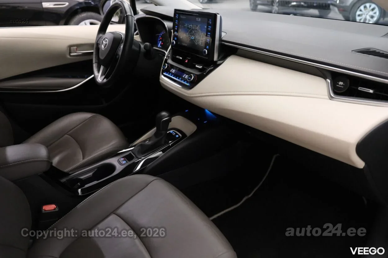 Toyota Corolla Luxury Hybrid 1.8 72kW