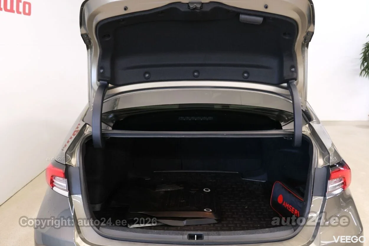 Toyota Corolla Luxury Hybrid 1.8 72kW