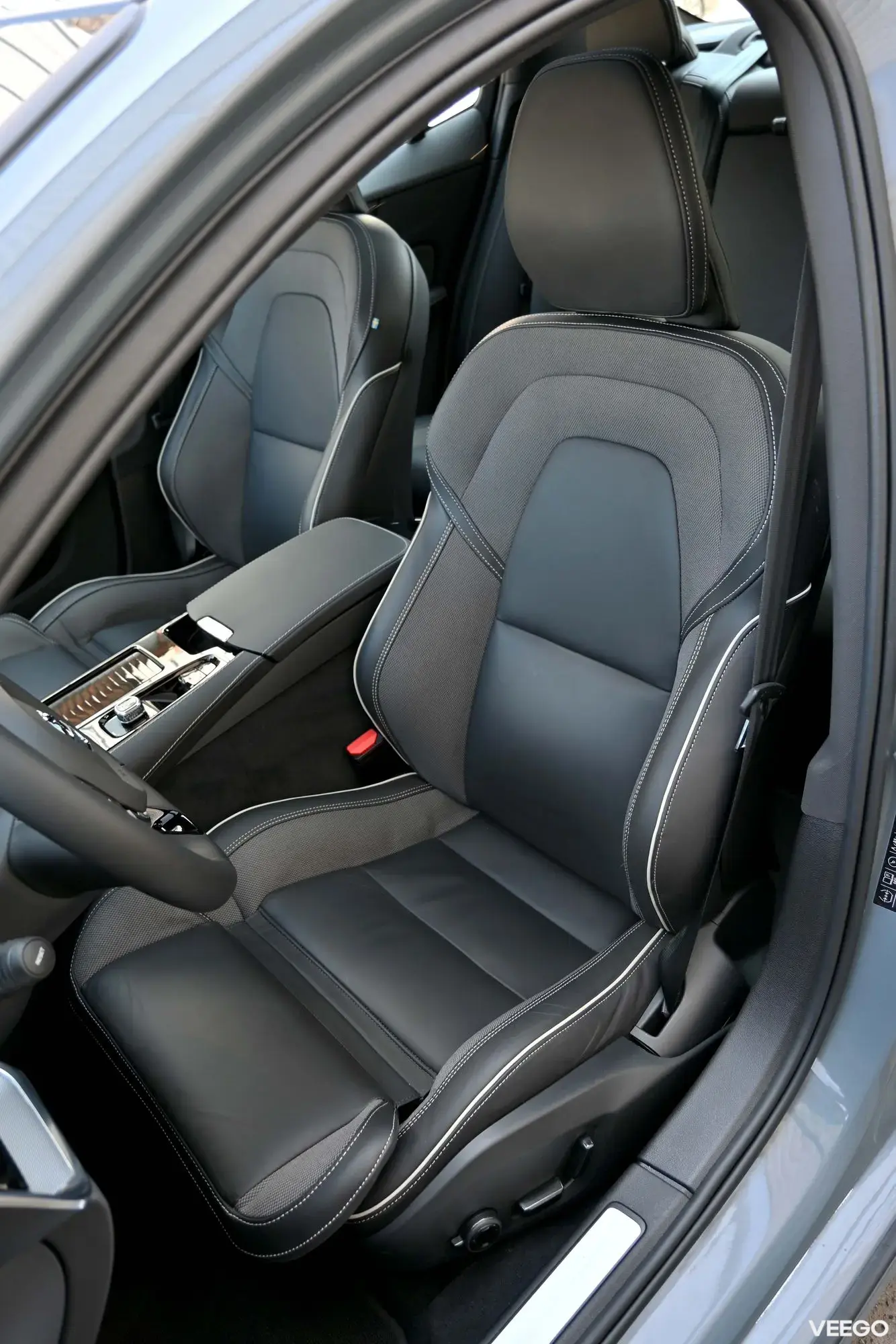 Volvo S60 AWD B&W ULTIMATE DARK XENIUM INTELLI 335kW