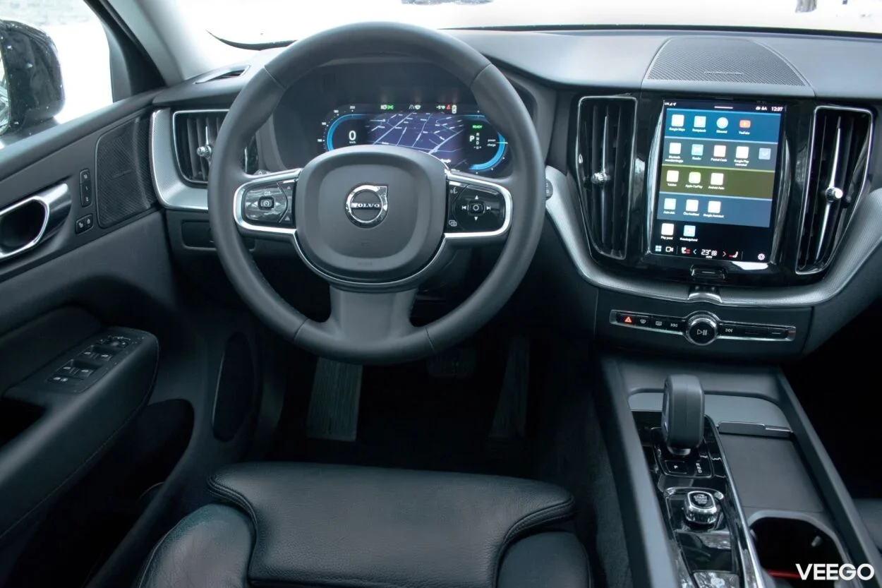 Volvo XC60 AWD DARK Plus Intelli Safe PRO Wntr 2 335kW