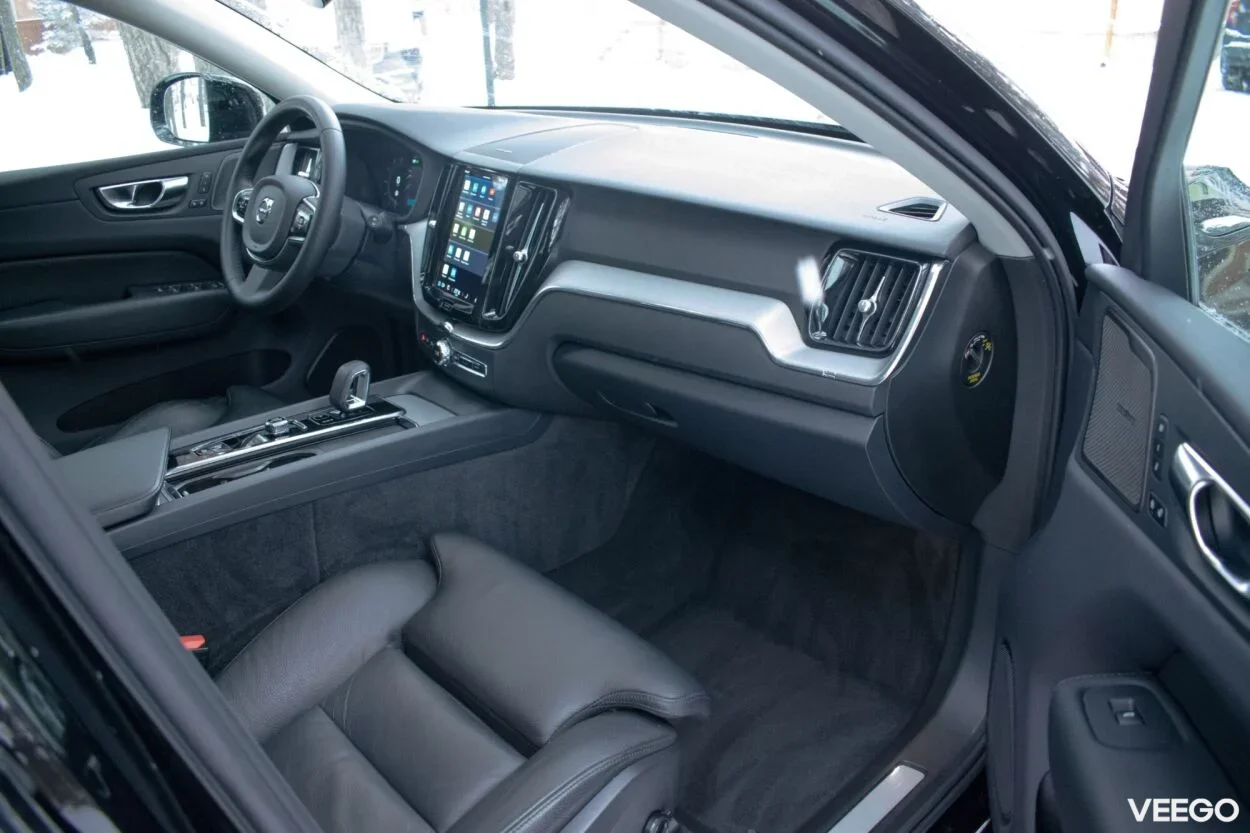 Volvo XC60 AWD DARK Plus Intelli Safe PRO Wntr 2 335kW