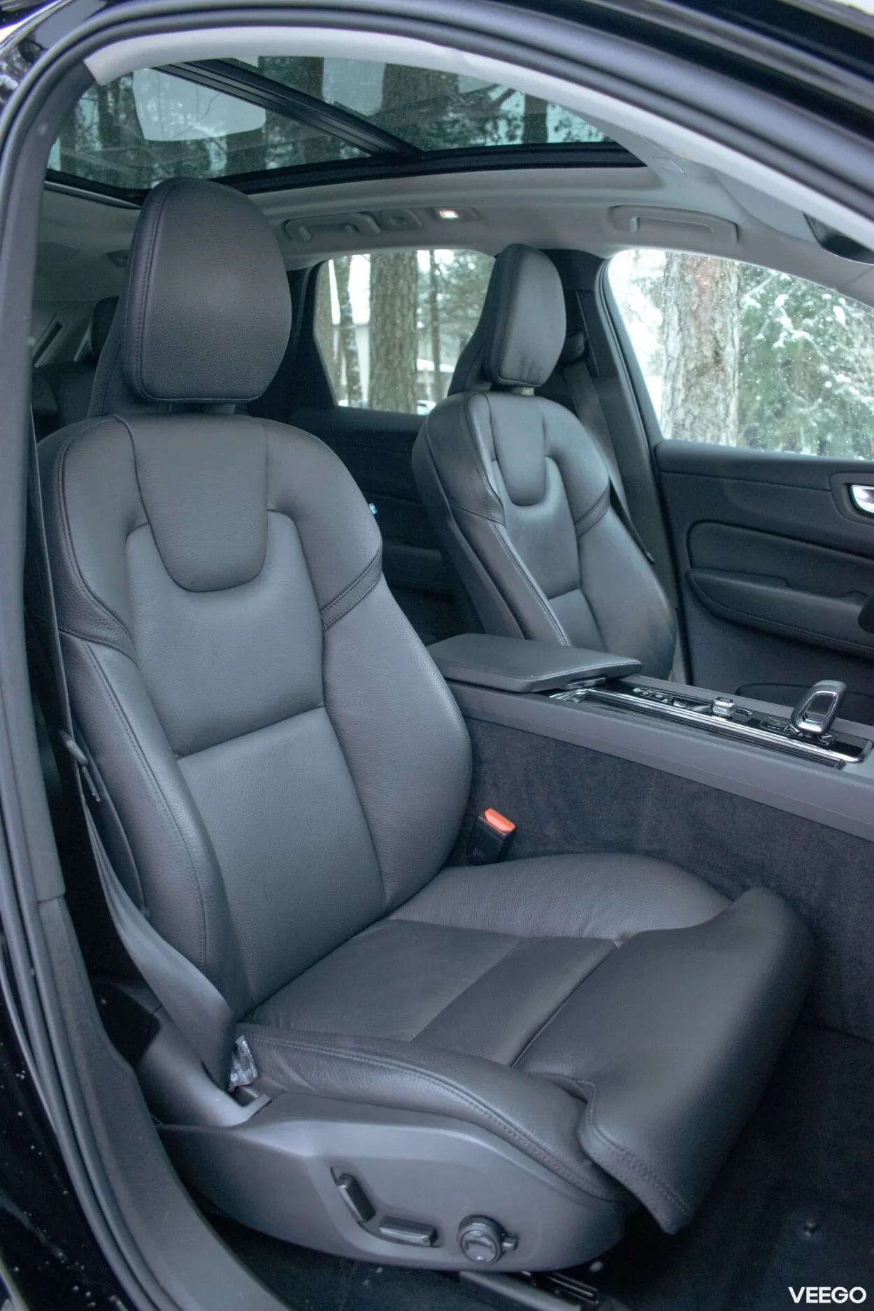 Volvo XC60 AWD DARK Plus Intelli Safe PRO Wntr 2 335kW