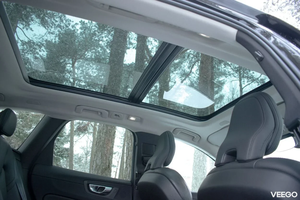 Volvo XC60 AWD DARK Plus Intelli Safe PRO Wntr 2 335kW