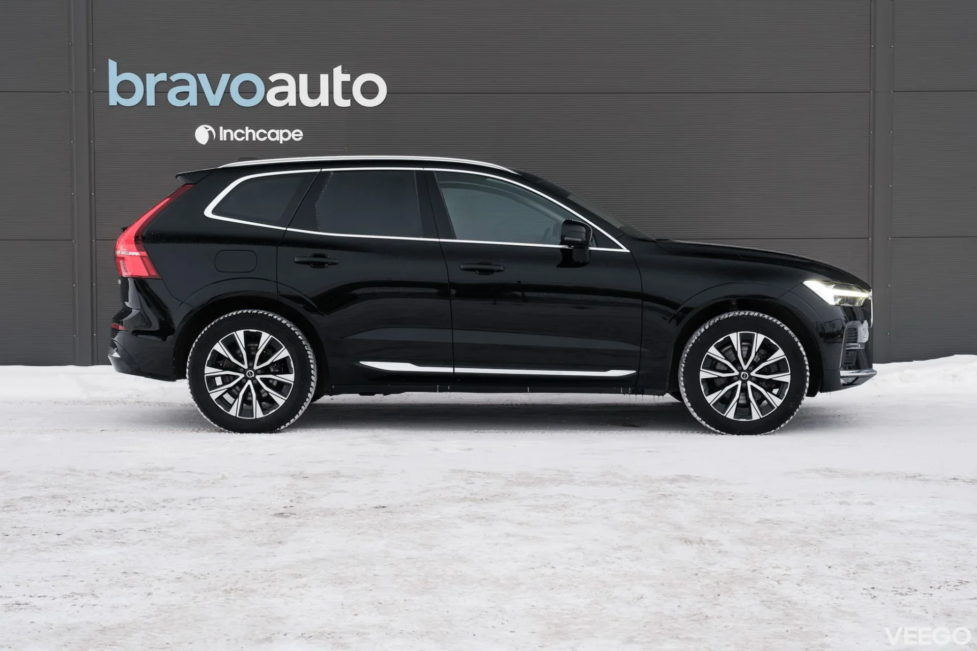 Volvo XC60 Plus Bright AWD Mild Hybrid 2 145kW