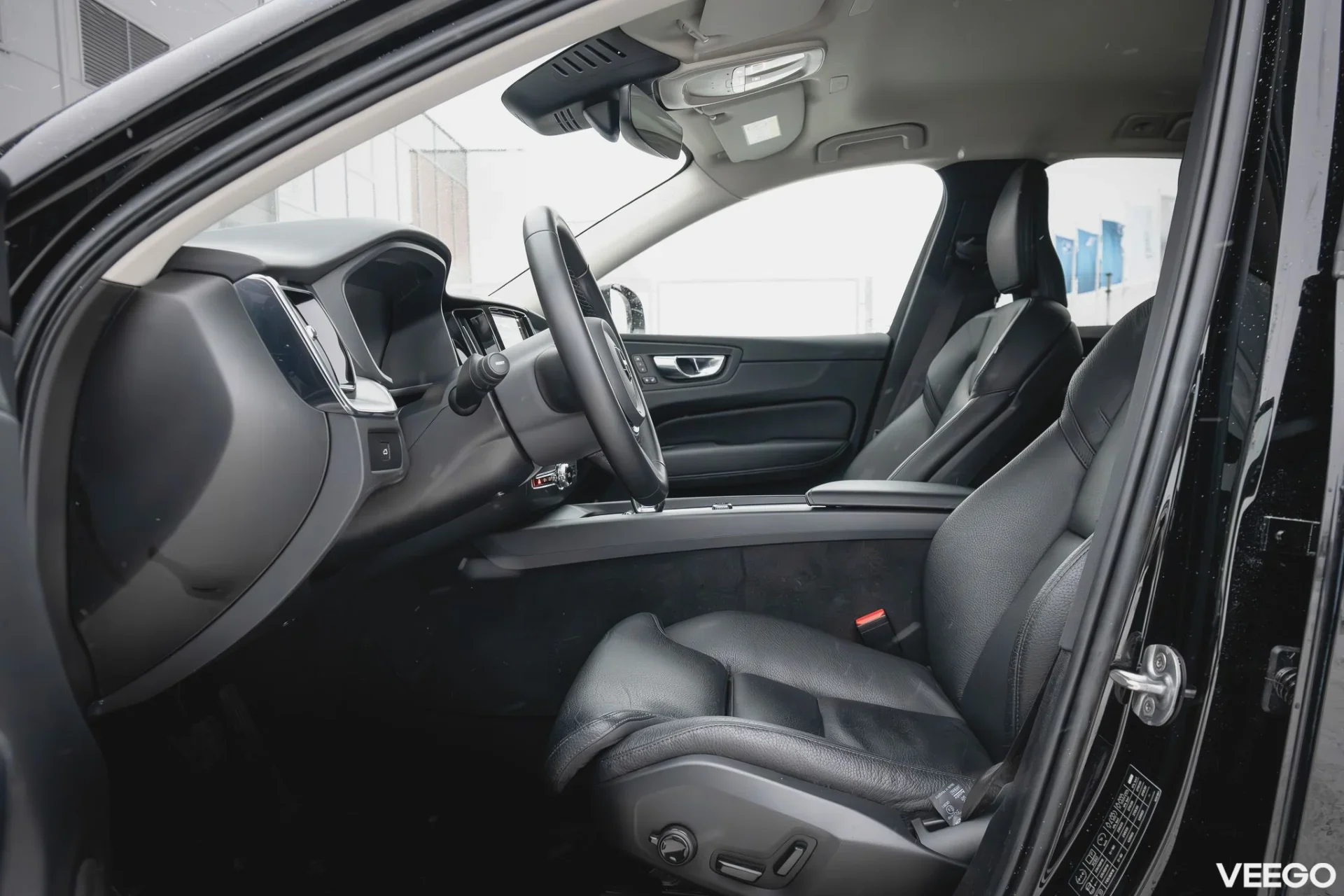 Volvo XC60 Plus Bright AWD Mild Hybrid 2 145kW