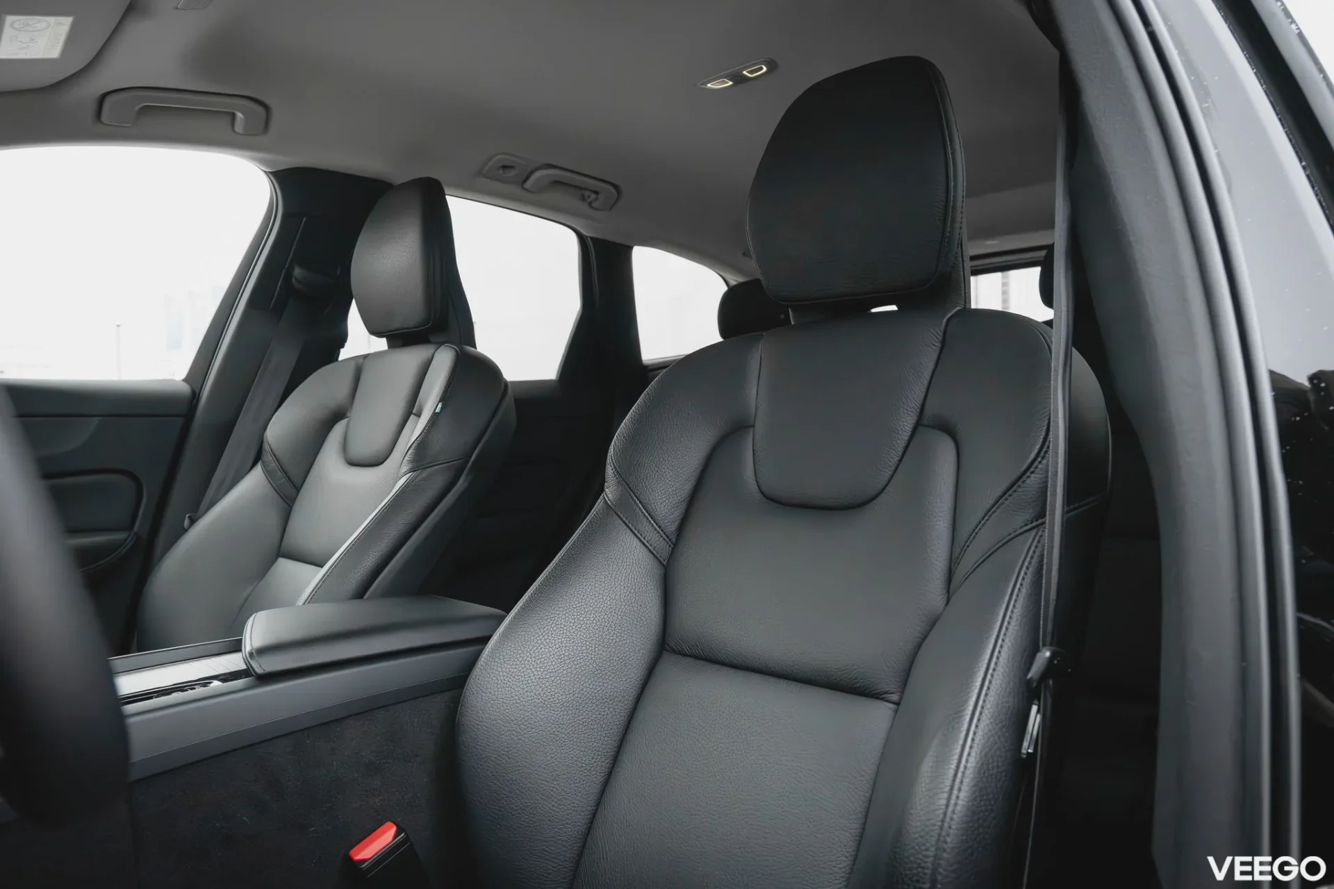 Volvo XC60 Plus Bright AWD Mild Hybrid 2 145kW