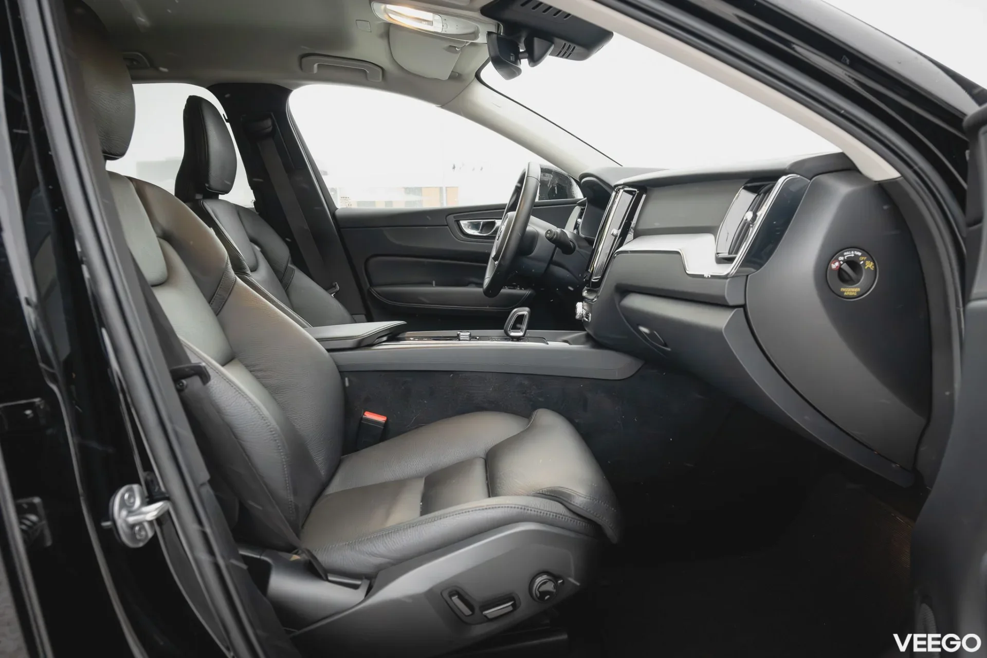 Volvo XC60 Plus Bright AWD Mild Hybrid 2 145kW