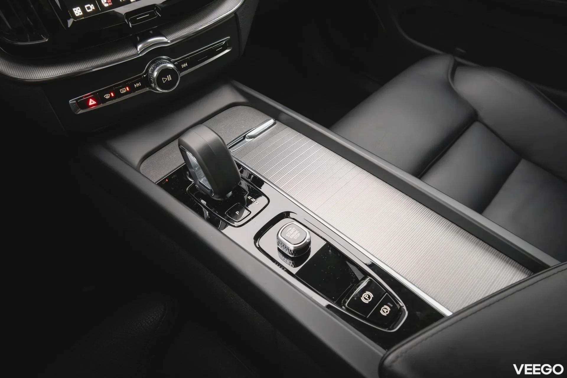 Volvo XC60 Plus Bright AWD Mild Hybrid 2 145kW