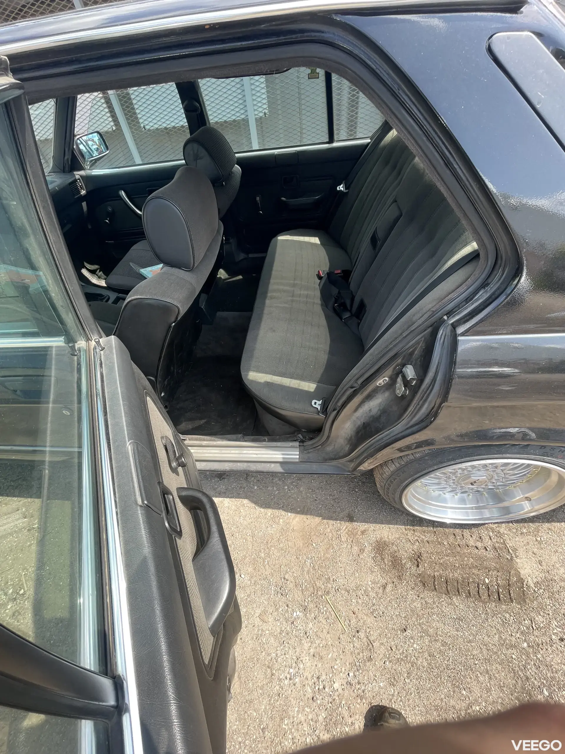 BMW 524 E28 2.4 85kW