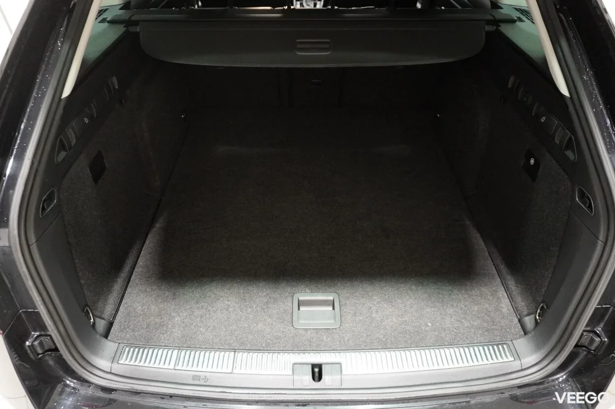 Skoda Superb ELEGANCE COMBI 4X4 2 147kW