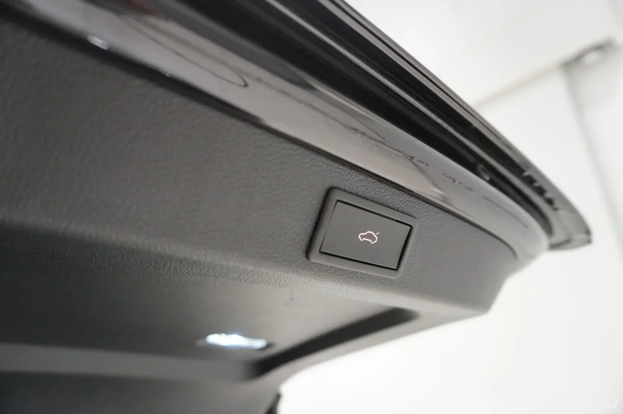 Skoda Superb ELEGANCE COMBI 4X4 2 147kW