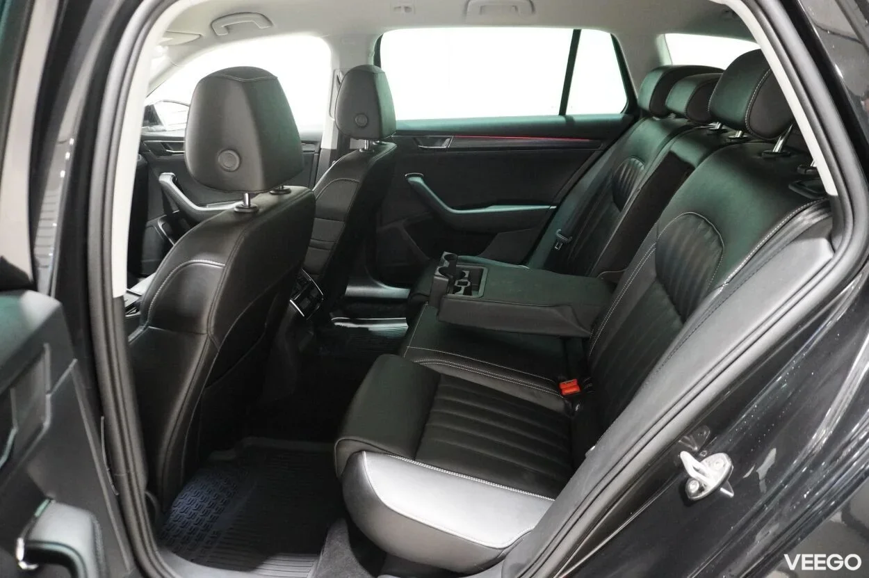 Skoda Superb ELEGANCE COMBI 4X4 2 147kW