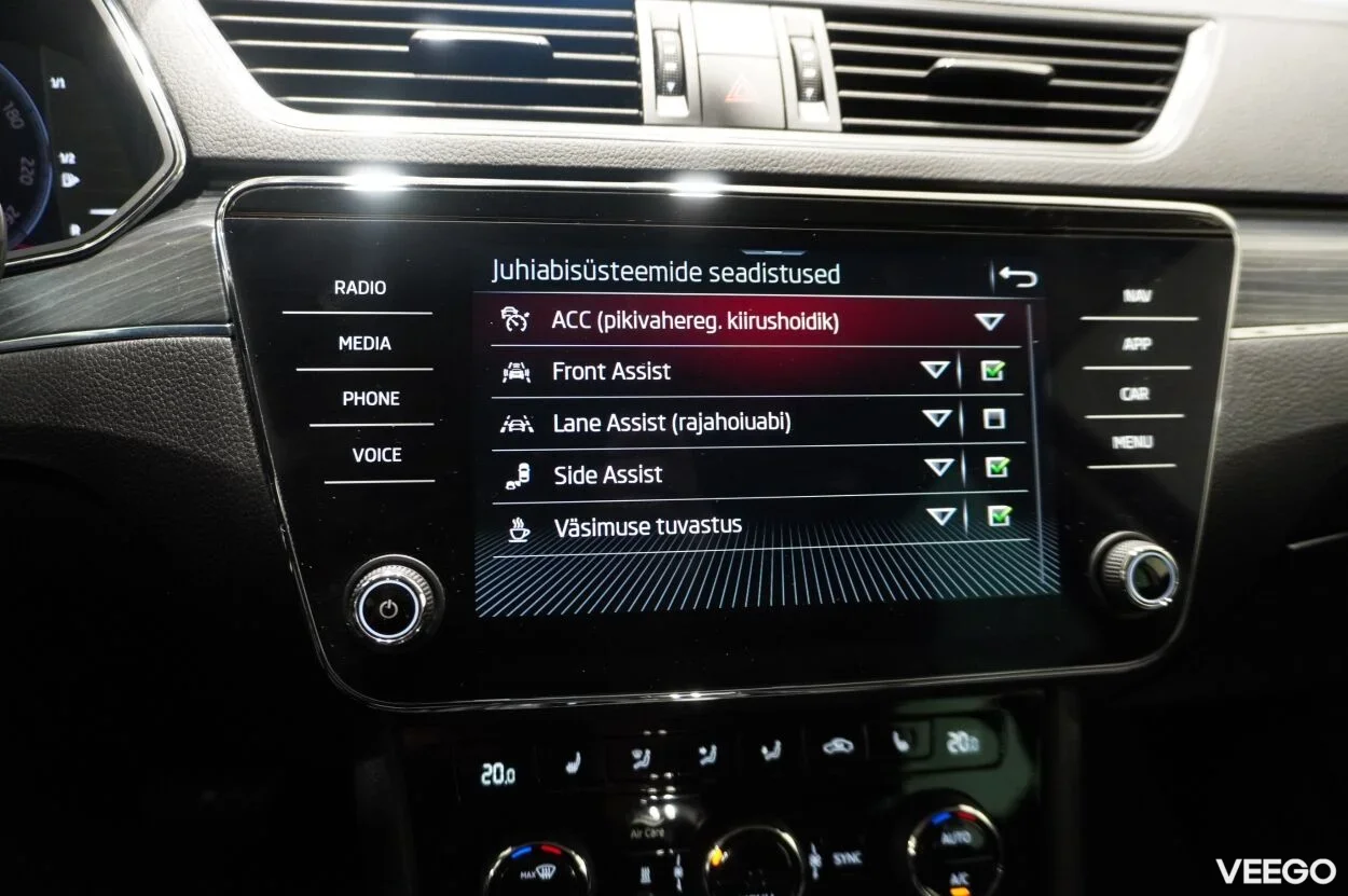 Skoda Superb ELEGANCE COMBI 4X4 2 147kW