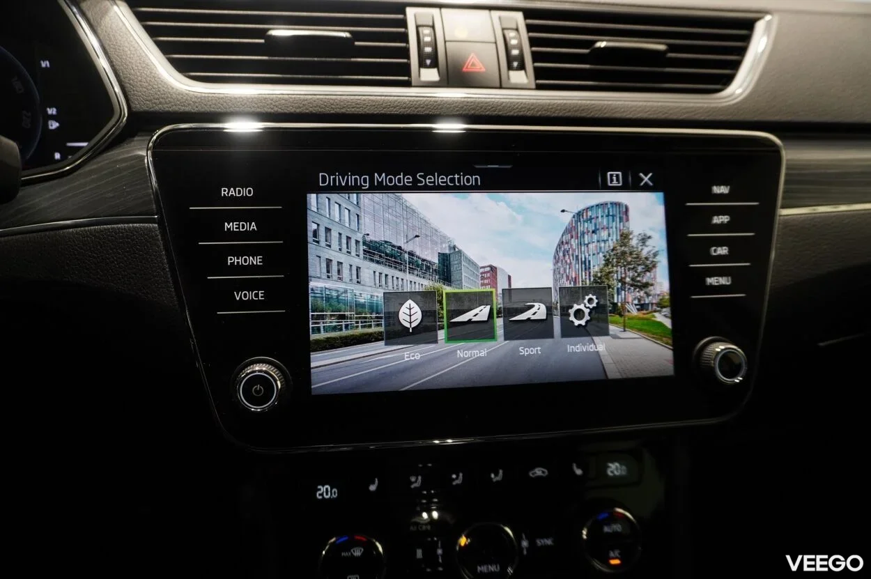 Skoda Superb ELEGANCE COMBI 4X4 2 147kW