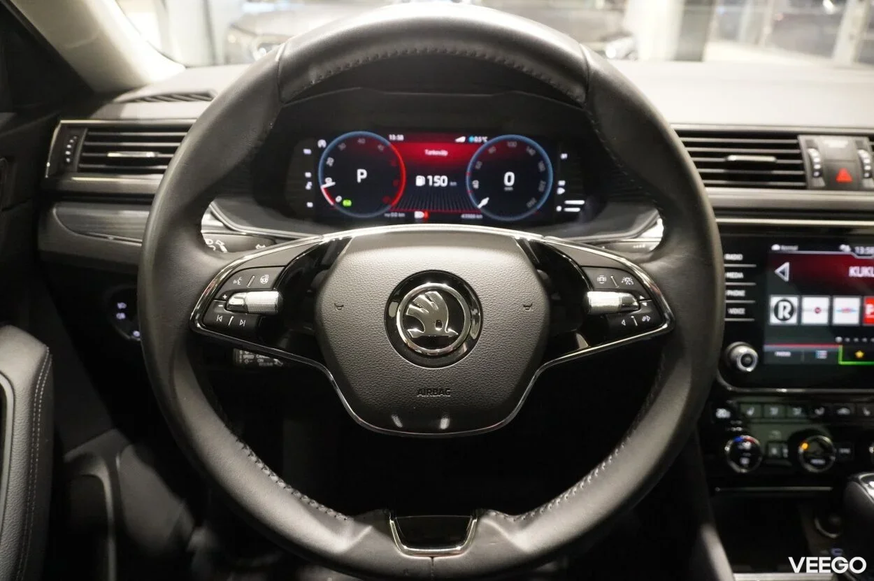 Skoda Superb ELEGANCE COMBI 4X4 2 147kW