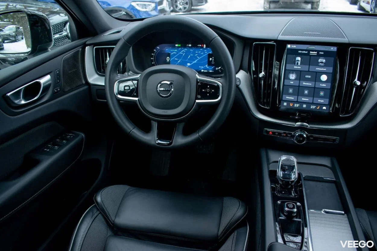 Volvo XC60 Plus DARK Intelli Safe Wntr PRO 2 184kW