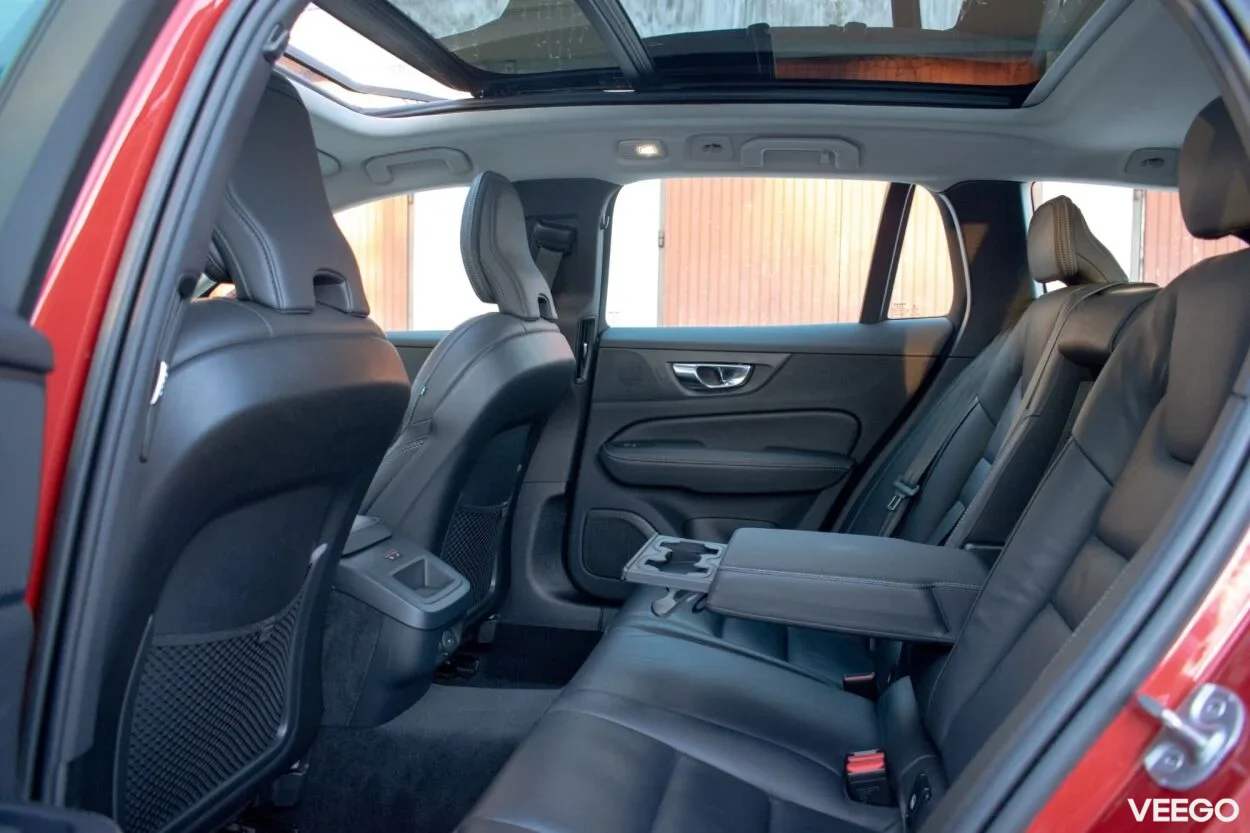 Volvo V60 Cross Country AWD PLUS Bright Intelli Safe PRO Wntr 2 145kW