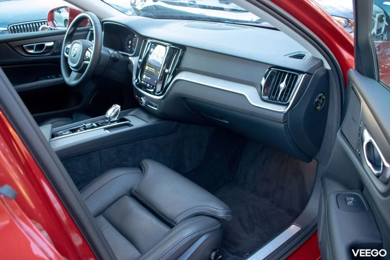 Volvo V60 Cross Country AWD PLUS Bright Intelli Safe PRO Wntr 2 145kW