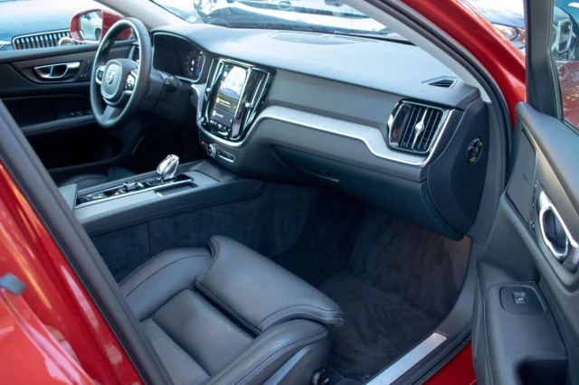 Image of Volvo V60 Cross Country AWD PLUS Bright Intelli Safe PRO Wntr 2 145kW