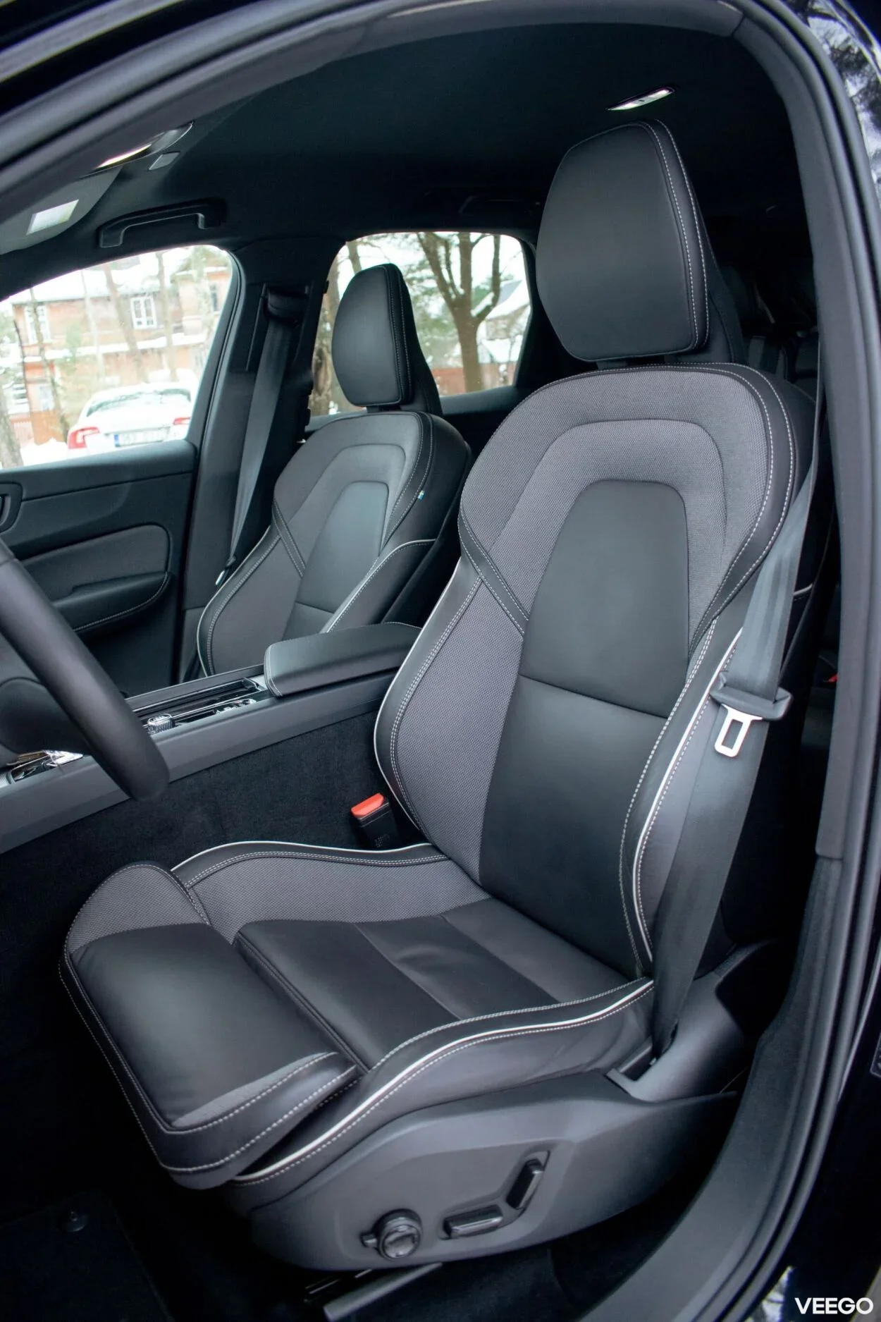 Volvo XC60 Plus DARK Intelli Safe Wntr PRO 2 184kW