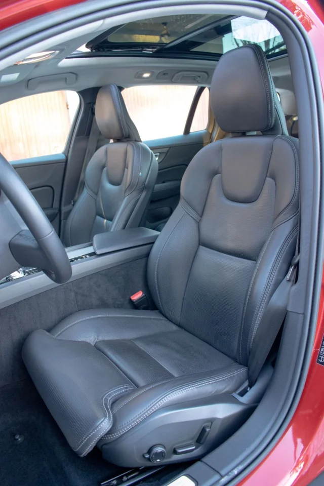 Image of Volvo V60 Cross Country AWD PLUS Bright Intelli Safe PRO Wntr 2 145kW