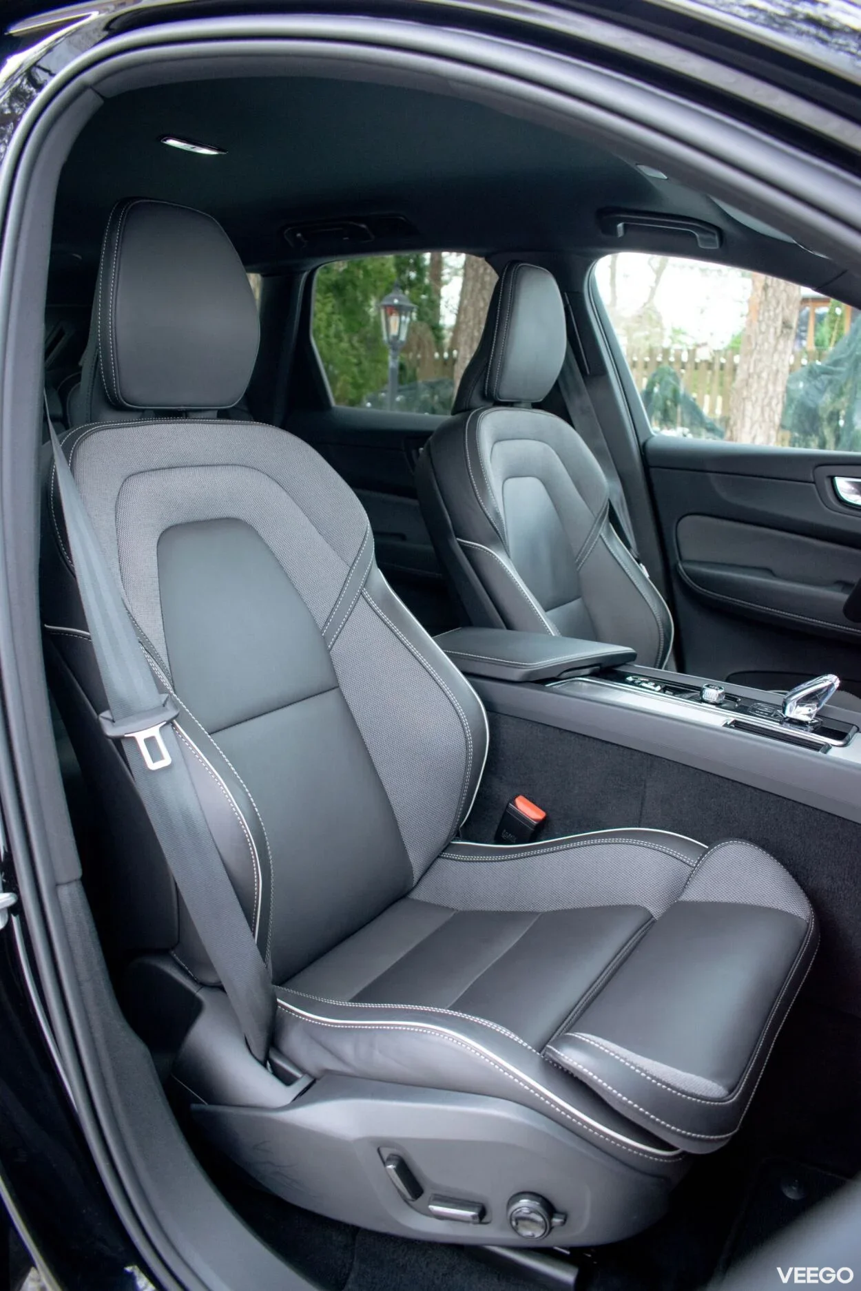 Volvo XC60 Plus DARK Intelli Safe Wntr PRO 2 184kW