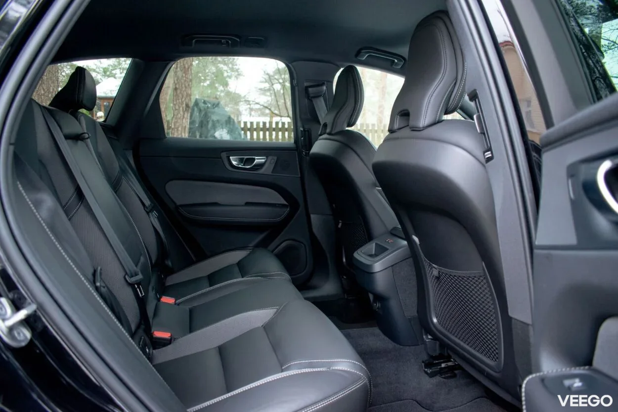 Volvo XC60 Plus DARK Intelli Safe Wntr PRO 2 184kW