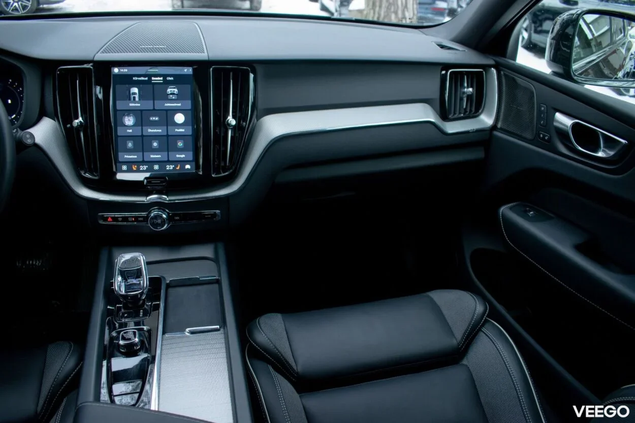 Volvo XC60 Plus DARK Intelli Safe Wntr PRO 2 184kW