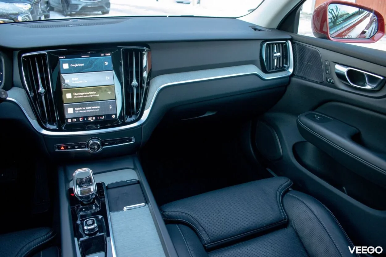 Volvo V60 Cross Country AWD PLUS Bright Intelli Safe PRO Wntr 2 145kW