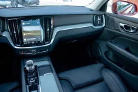 Volvo V60 Cross Country AWD PLUS Bright Intelli Safe PRO Wntr 2 145kW thumbnail