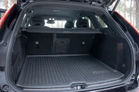 Volvo XC60 Plus DARK Intelli Safe Wntr PRO 2 184kW thumbnail